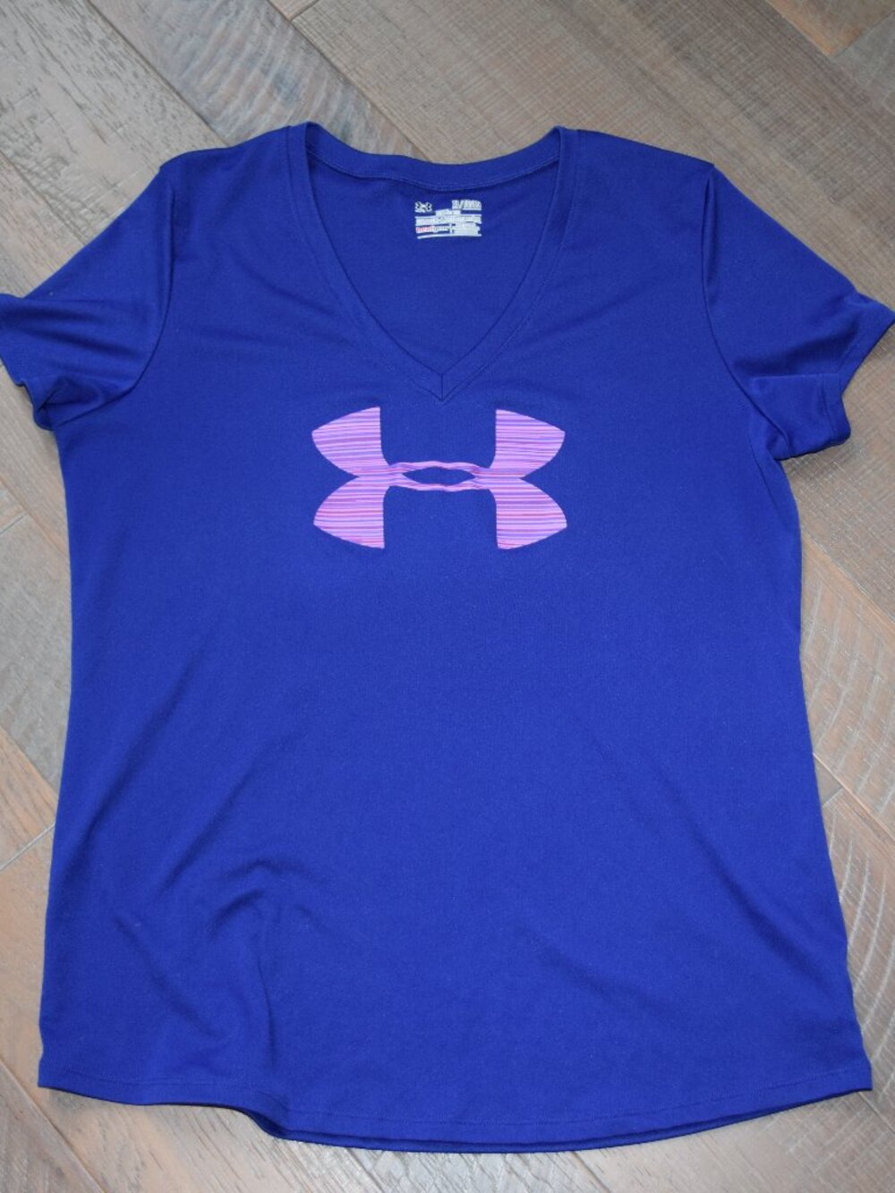 Under Armour Semi Fitted Active HeatGear V-Neck Tee Shirt Top Women L/XL V22